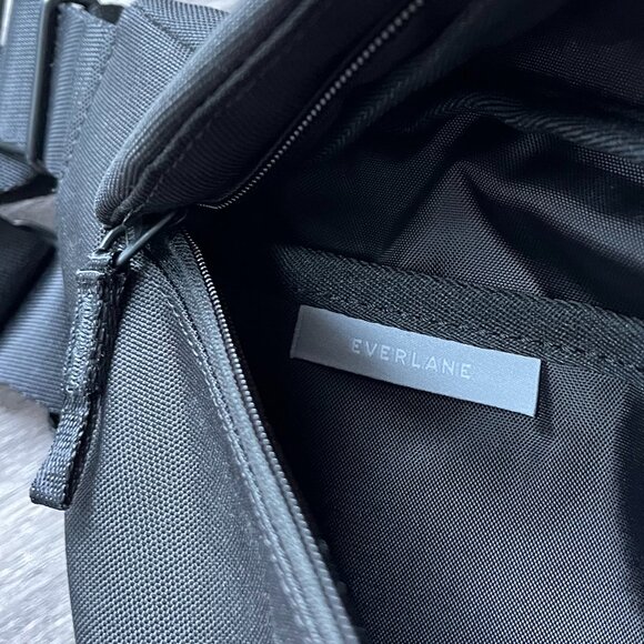 Everlane The ReNew Transit Fanny Pack Black - Picture 6 of 7